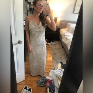 NWT WAYF FLORAL GREY DRESS